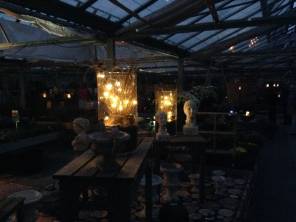 Das Garten Center im Licht der Kerzen 